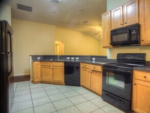 1828 Creekview Dr in Green Cove Springs, FL - Building Photo - Building Photo