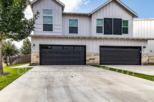 272 Sapphire Dr in New Braunfels, TX - Building Photo