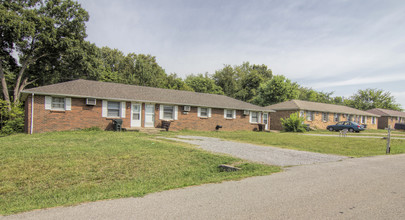 Tandy Dr. in Clarksville, TN - Foto de edificio - Building Photo