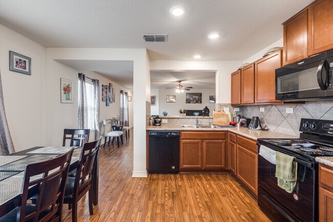 1536 Harbor Crk in San Antonio, TX - Building Photo - Building Photo