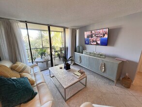1 E Royal Palm Rd in Boca Raton, FL - Building Photo - Building Photo