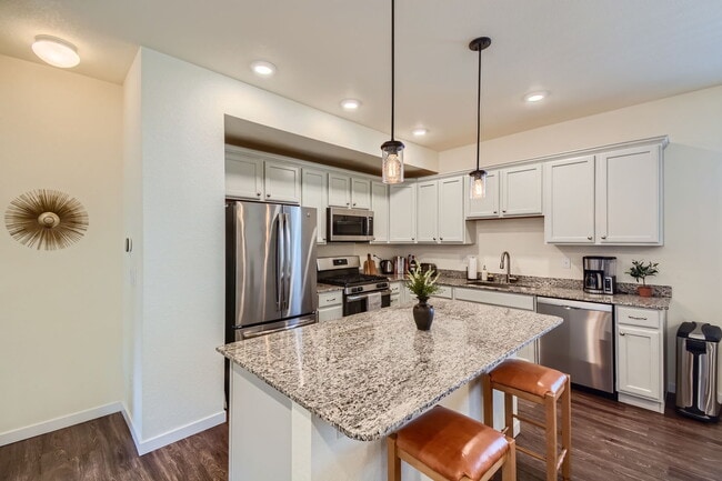 532 W Amherst Ave in Englewood, CO - Building Photo - Building Photo