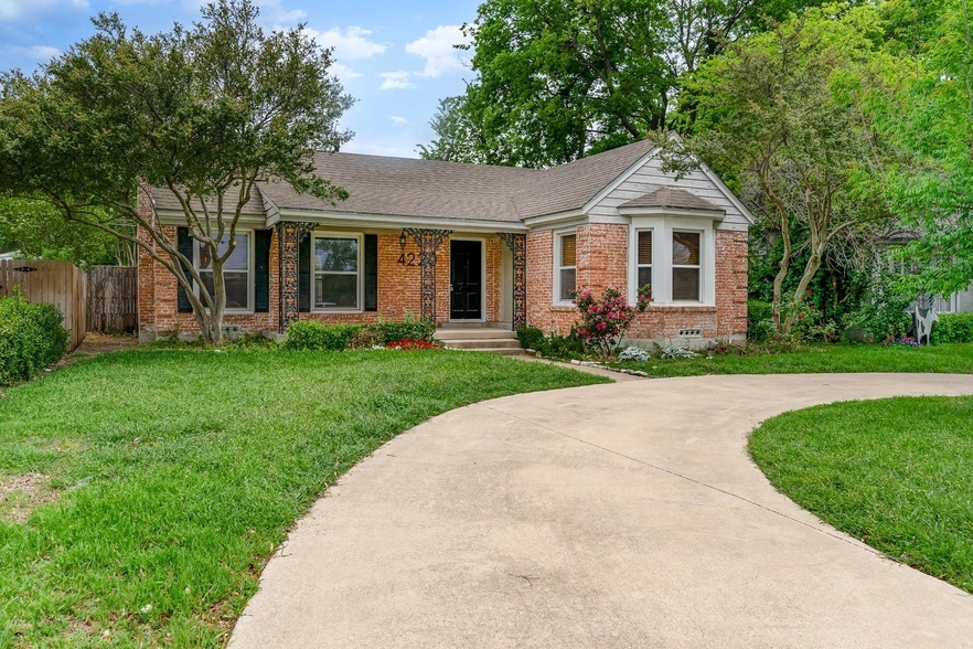 4220 Lovers Ln in Dallas, TX - Building Photo