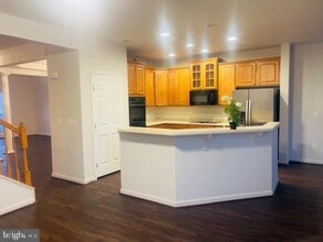 18246 Camdenhurst Dr in Gainesville, VA - Building Photo - Building Photo