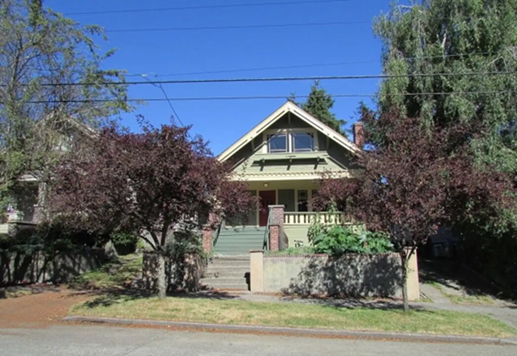 4118 Densmore Ave N in Seattle, WA - Building Photo