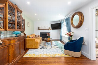 1625 Trapelo Rd in Waltham, MA - Foto de edificio - Building Photo