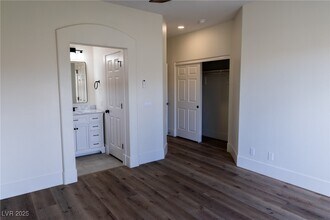 1100 Warm Canyon Way in Las Vegas, NV - Building Photo - Building Photo