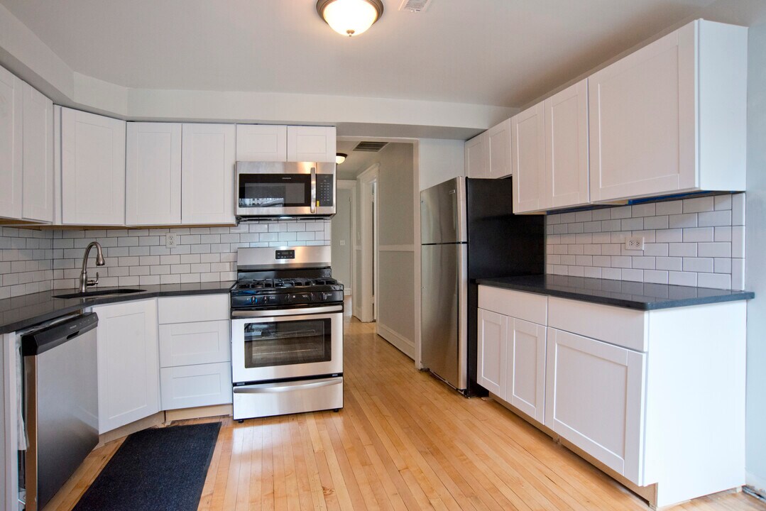 3921 N Lincoln Ave, Unit 2 in Chicago, IL - Foto de edificio