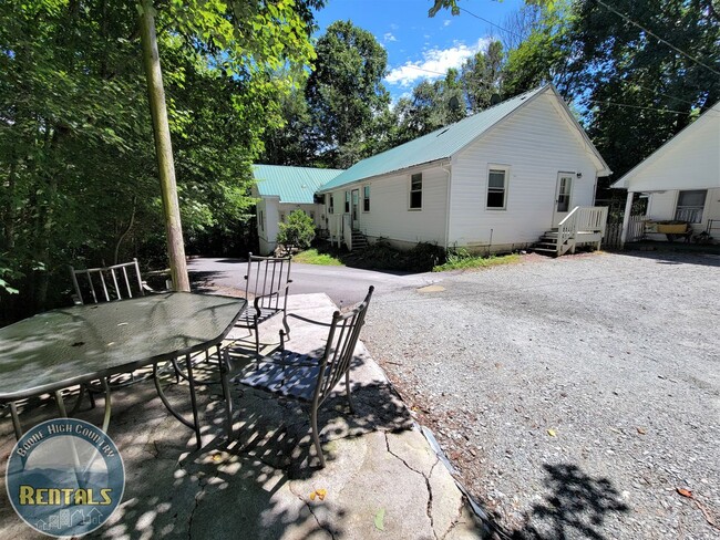 property at 1581 Shulls Mill Rd