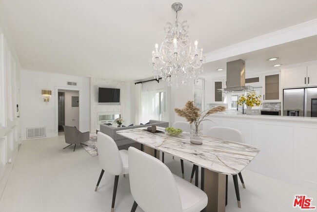 1228 N La Cienega Blvd, Unit 106 in West Hollywood, CA - Building Photo - Building Photo