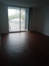 777 SW 111th Way, Unit 203 in Pembroke Pines, FL - Foto de edificio - Building Photo