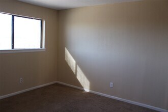 16111 Aspenglen Dr in Houston, TX - Building Photo - Building Photo