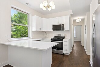 1340 W Hollywood Ave in Chicago, IL - Building Photo - Building Photo