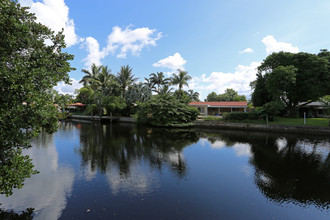 Venice Cove Apartments in Fort Lauderdale, FL - Building Photo - Building Photo