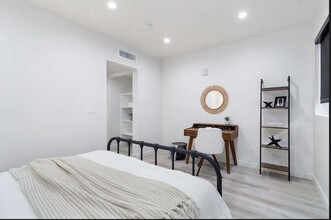 124 S Croft Ave in Los Angeles, CA - Building Photo - Building Photo