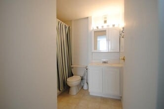 1750 N Marywood Ave, Unit 413 in Aurora, IL - Foto de edificio - Building Photo