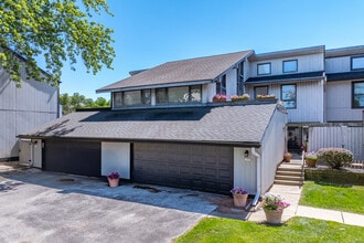 Apple Orchard Townhomes in Mequon, WI - Foto de edificio - Building Photo