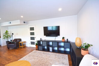 10854 Morrison St, Unit #1 in North Hollywood, CA - Foto de edificio - Building Photo