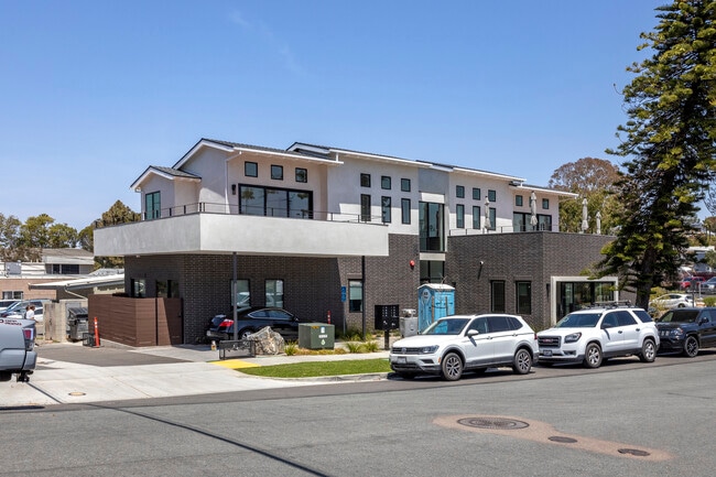 J Street Lofts in Encinitas, CA - Foto de edificio - Building Photo