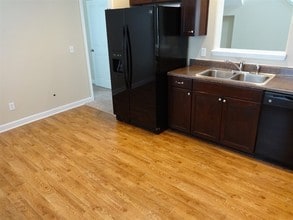 130 Summer Hill Ct in Richmond Hill, GA - Foto de edificio - Building Photo