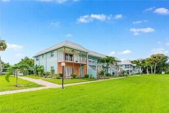 3225 E Riverside Dr in Ft. Myers, FL - Building Photo - Building Photo
