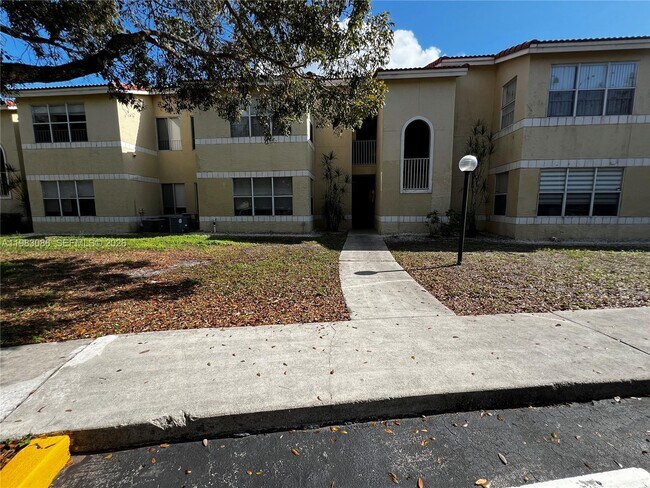 12980 Vista Isles Dr in Sunrise, FL - Building Photo - Building Photo