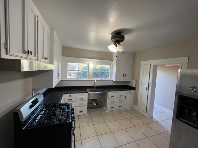 6230 Milton Ave in Whittier, CA - Foto de edificio - Building Photo