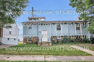 17327 E 42nd St S in Independence, MO - Building Photo - Building Photo