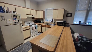 600 Ohio St, Unit B in Oshkosh, WI - Foto de edificio - Building Photo