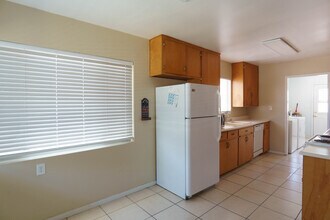 6331 Connie Dr in San Diego, CA - Foto de edificio - Building Photo