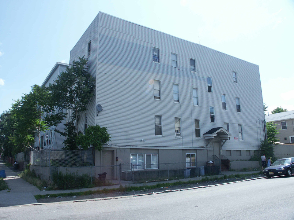 50-56 N 6th St in Paterson, NJ - Building Photo