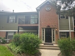 1585 Raymond Dr in Naperville, IL - Building Photo - Building Photo