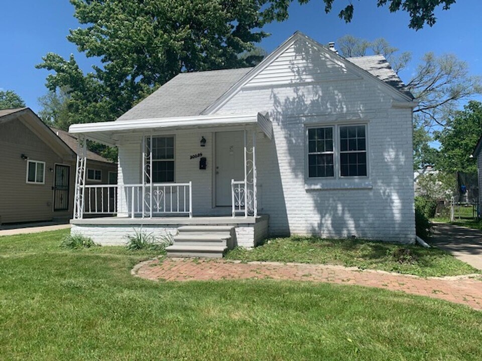 20625 Kenosha St in Harper Woods, MI - Building Photo