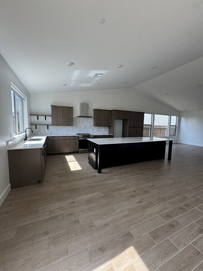 7153 E Harvard Ave in Fresno, CA - Building Photo - Building Photo