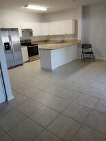 17350 NW 67th Ave in Hialeah, FL - Building Photo