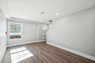 707 W Cumberland St, Unit A in Philadelphia, PA - Foto de edificio - Building Photo