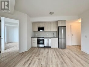 7439 Kingston Rd in Toronto, ON - Building Photo - Building Photo