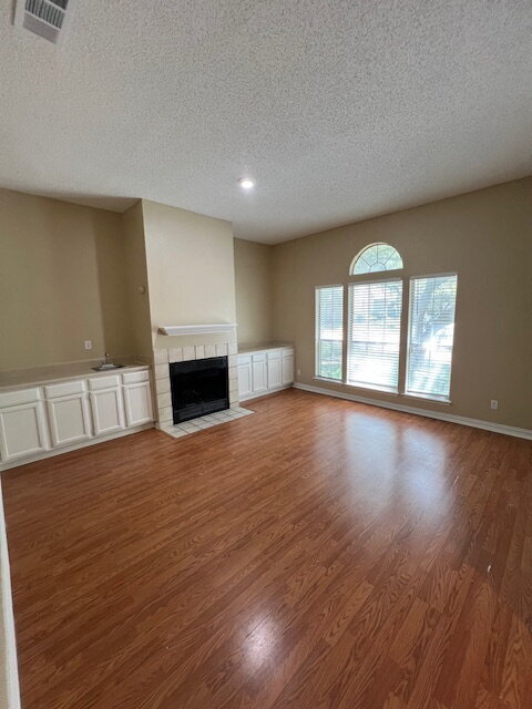737 Berkley Plaza in Irving, TX - Building Photo - Building Photo