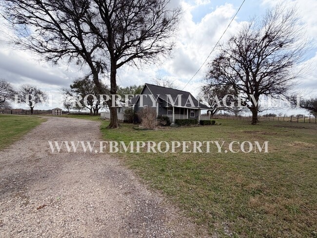 1119 Pluto Rd in Milford, TX - Building Photo - Building Photo