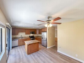 3275 Caminito Eastbluff in San Diego, CA - Building Photo