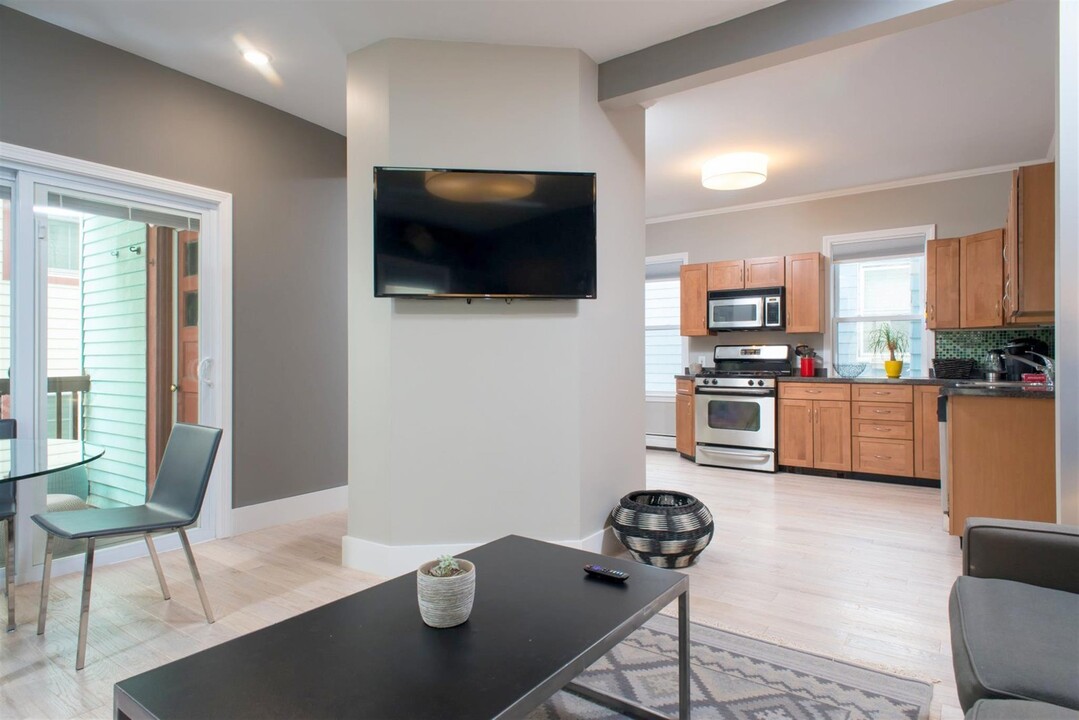 184 Green St, Unit 2 in Cambridge, MA - Foto de edificio