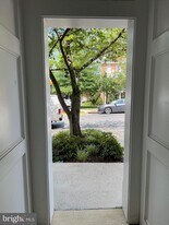 11463 Galliec St in Fairfax, VA - Building Photo