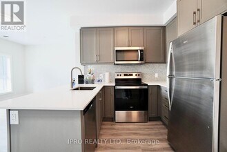 1000-1000 Lackner Blvd in Kitchener, ON - Building Photo - Building Photo