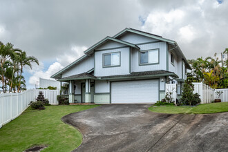 Mahinui Estates in Kaneohe, HI - Building Photo - Building Photo