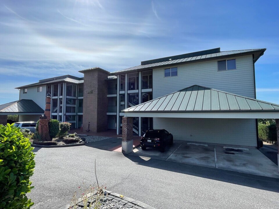 1499 SE 9th Ave in Oak Harbor, WA - Building Photo