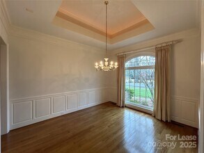 2735 Sharon Rd in Charlotte, NC - Building Photo - Building Photo