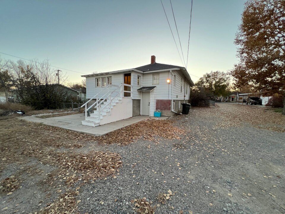 825 N Broadway Ave in Riverton, WY - Building Photo