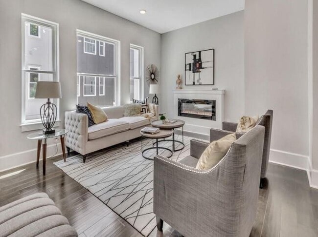 property at 456 Parkway Dr NE