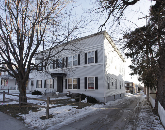 Two Bed One Bath (Pass-through Kitchen) Floor in Lincoln, NE - Building Photo - Building Photo