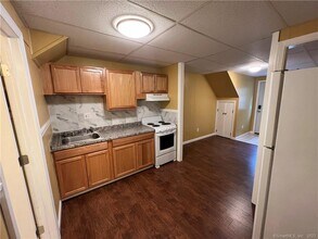 229 CT-163-Unit -4 in Montville, CT - Building Photo - Building Photo